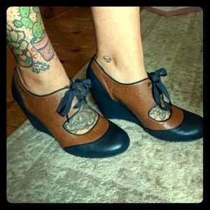 Crown Vintage wedge heel saddle shoe